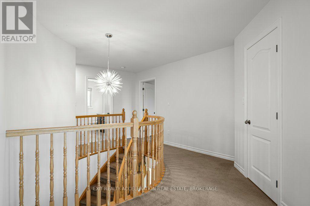 14 ASHWOOD CRESCENT - 21