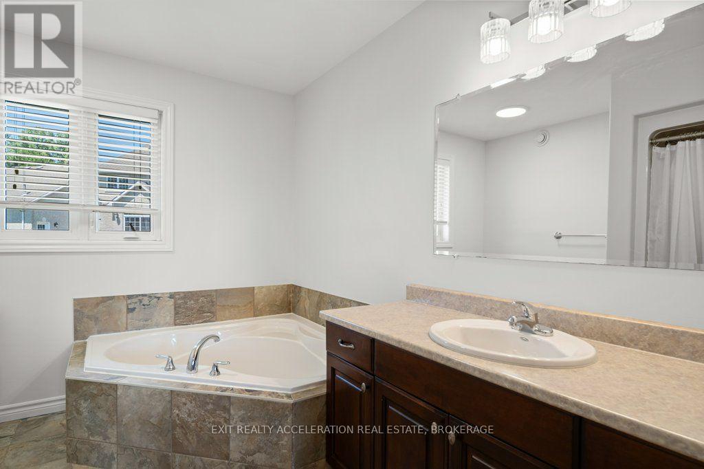 14 ASHWOOD CRESCENT - 25