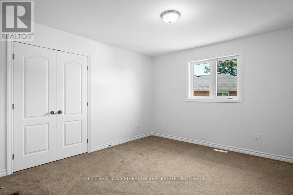 14 ASHWOOD CRESCENT - 30