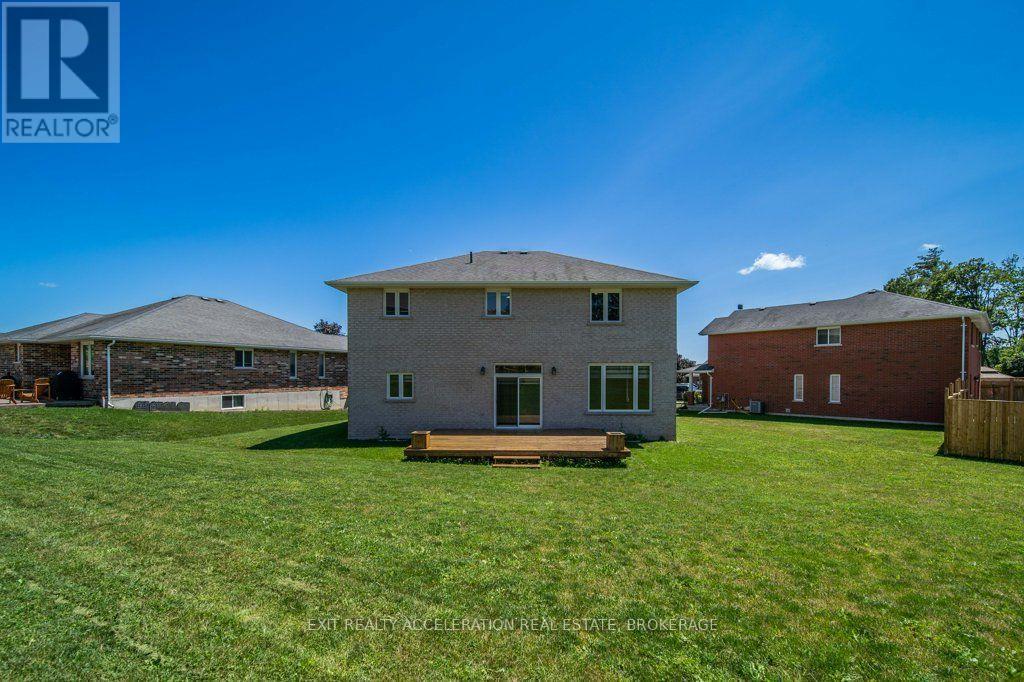 14 ASHWOOD CRESCENT - 36