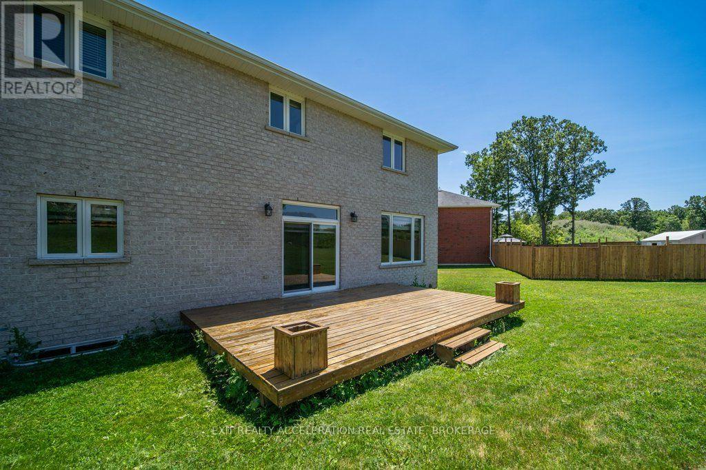 14 ASHWOOD CRESCENT - 37