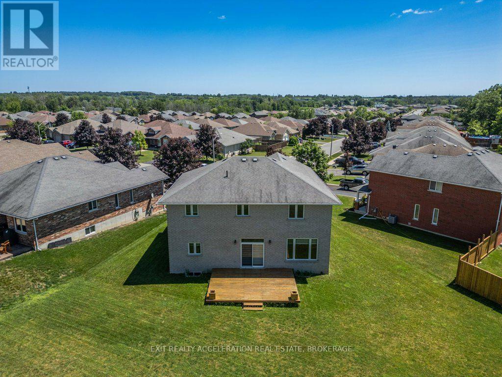 14 ASHWOOD CRESCENT - 40