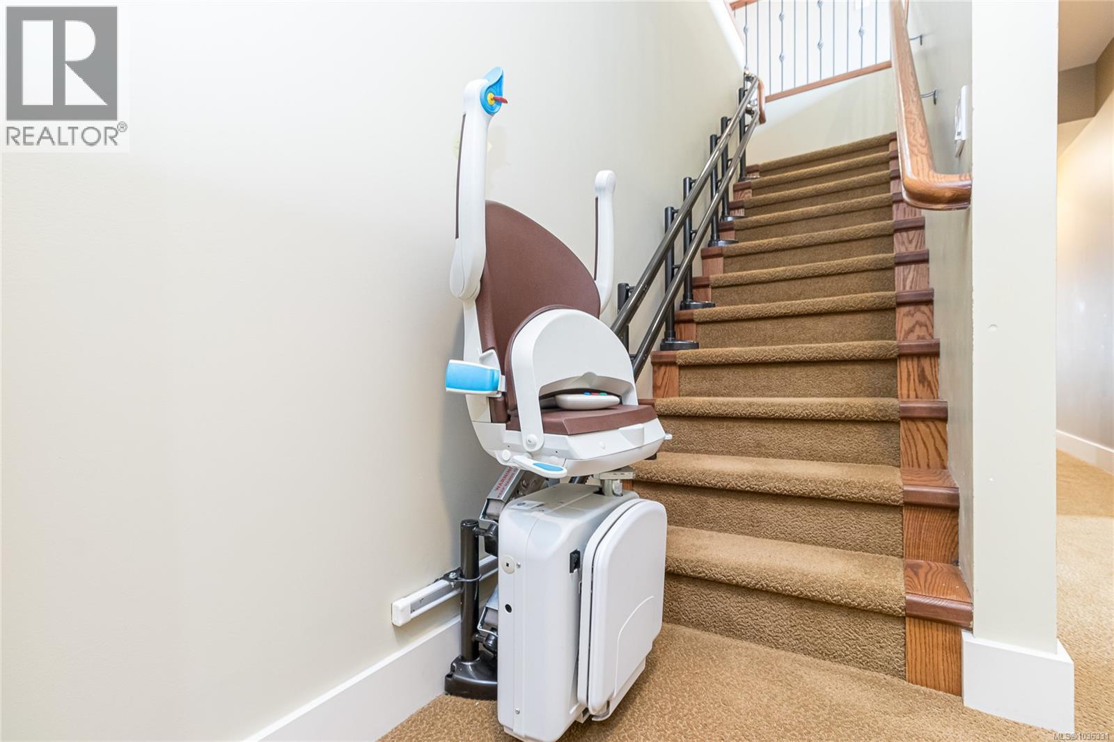 3387 Haida Dr - Image 43