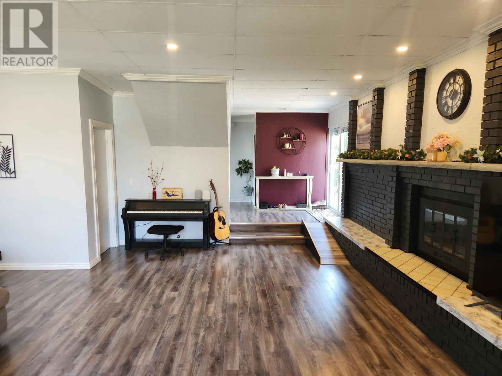 900 Mary ST W - 13