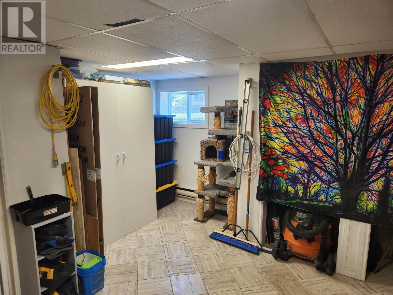 900 Mary ST W - 32