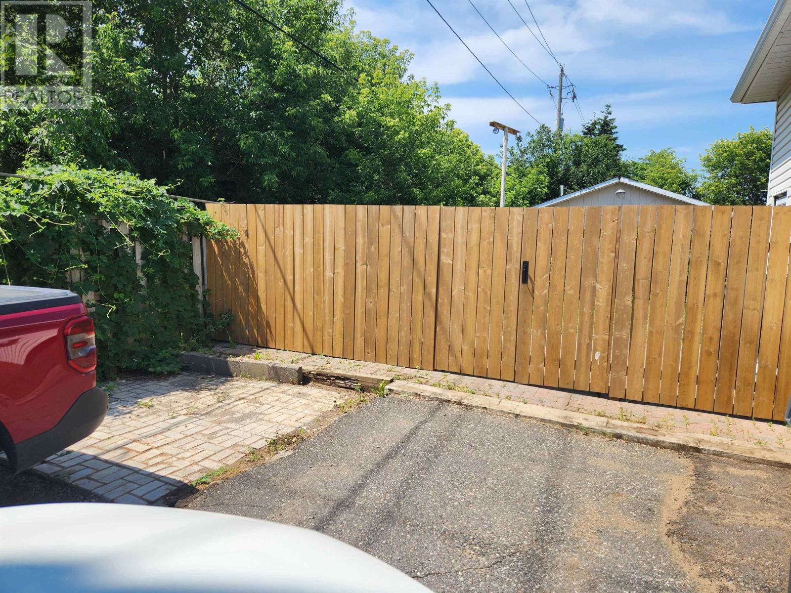 900 Mary ST W - 6