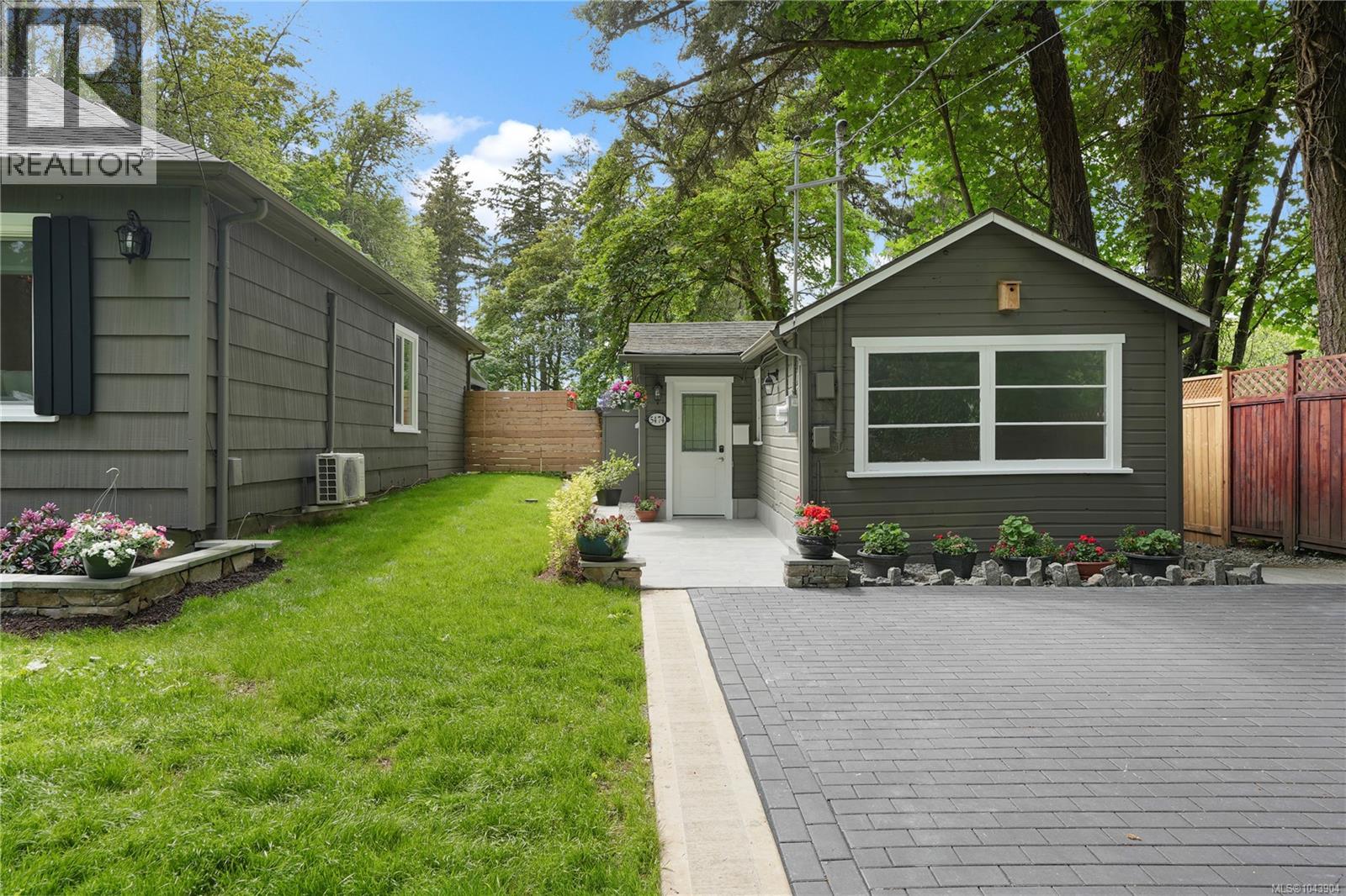 5470 Alderley Rd - 4
