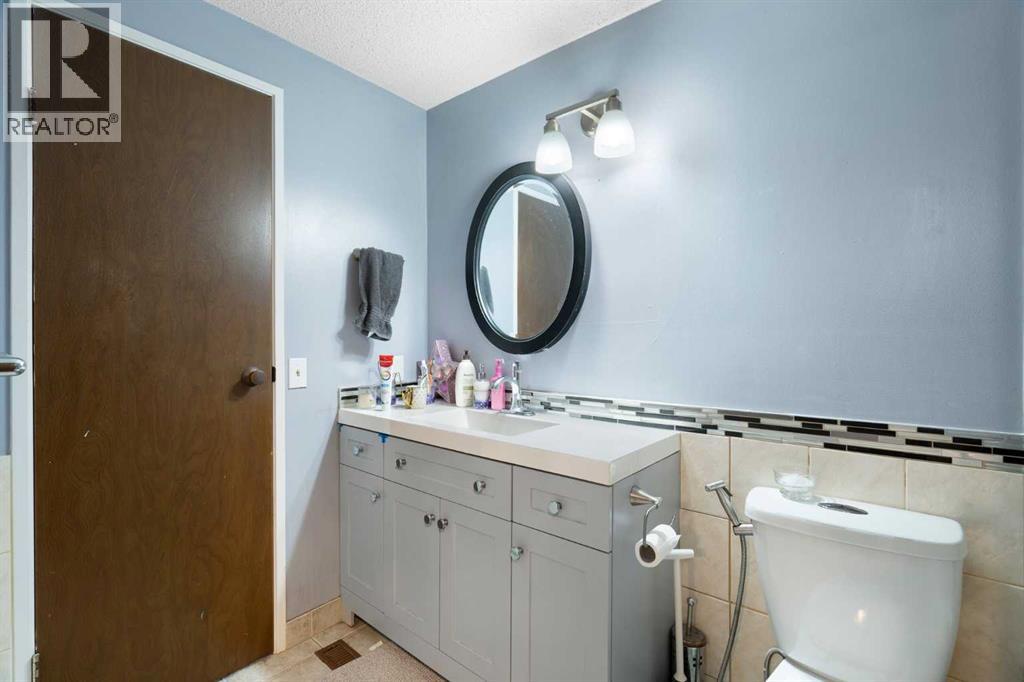 #161 20 Falbury Crescent NE - 21