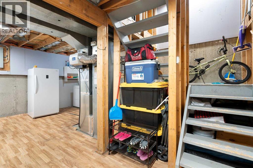 #161 20 Falbury Crescent NE - 27