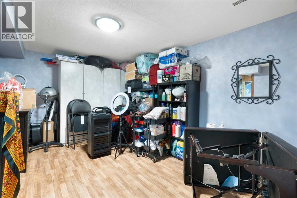 #161 20 Falbury Crescent NE - 28