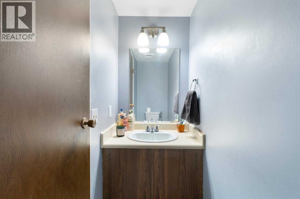 #161 20 Falbury Crescent NE - 15