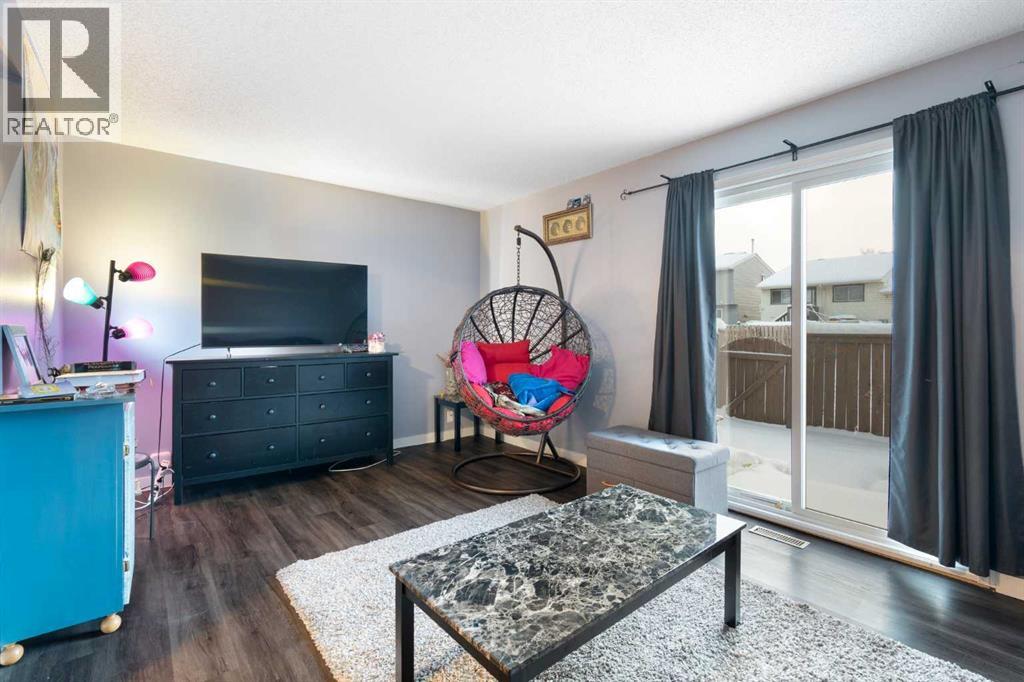#161 20 Falbury Crescent NE - 11