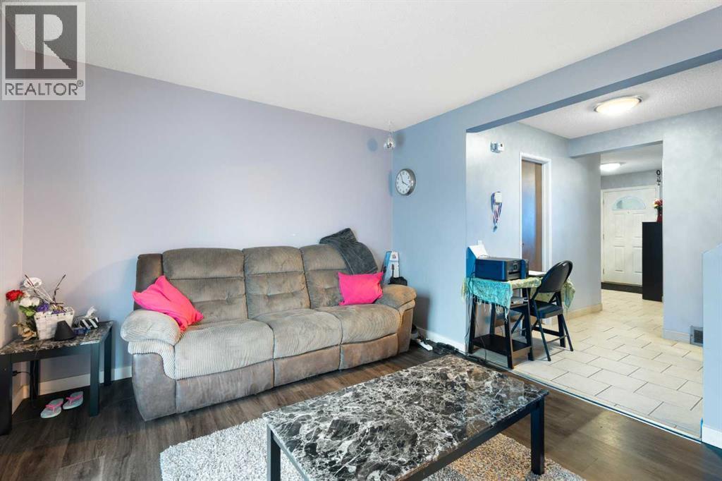 #161 20 Falbury Crescent NE - 14