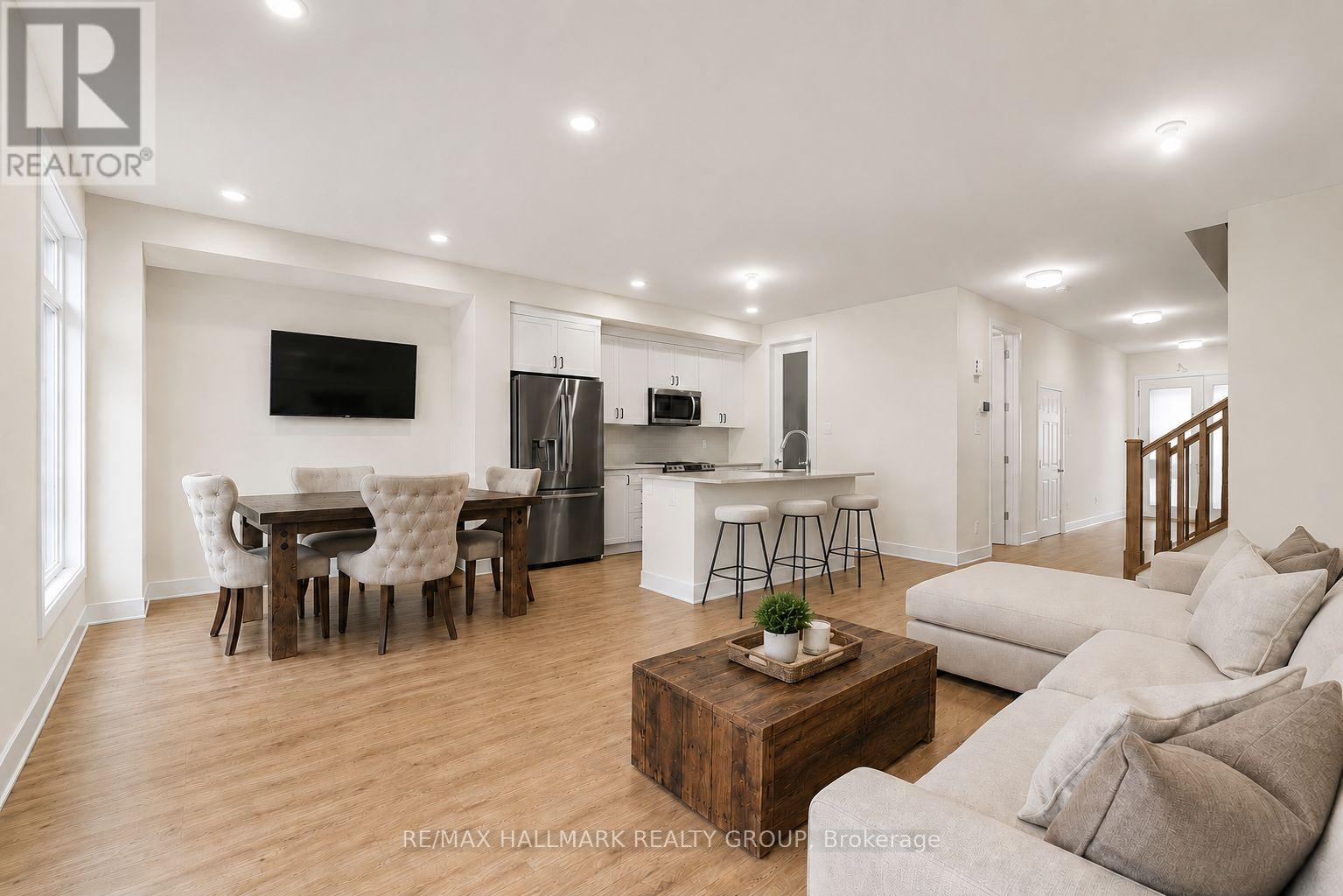 572 ROUNDHOUSE CRESCENT - 14