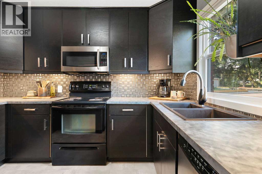 #90 330 Canterbury Drive SW - Image 11