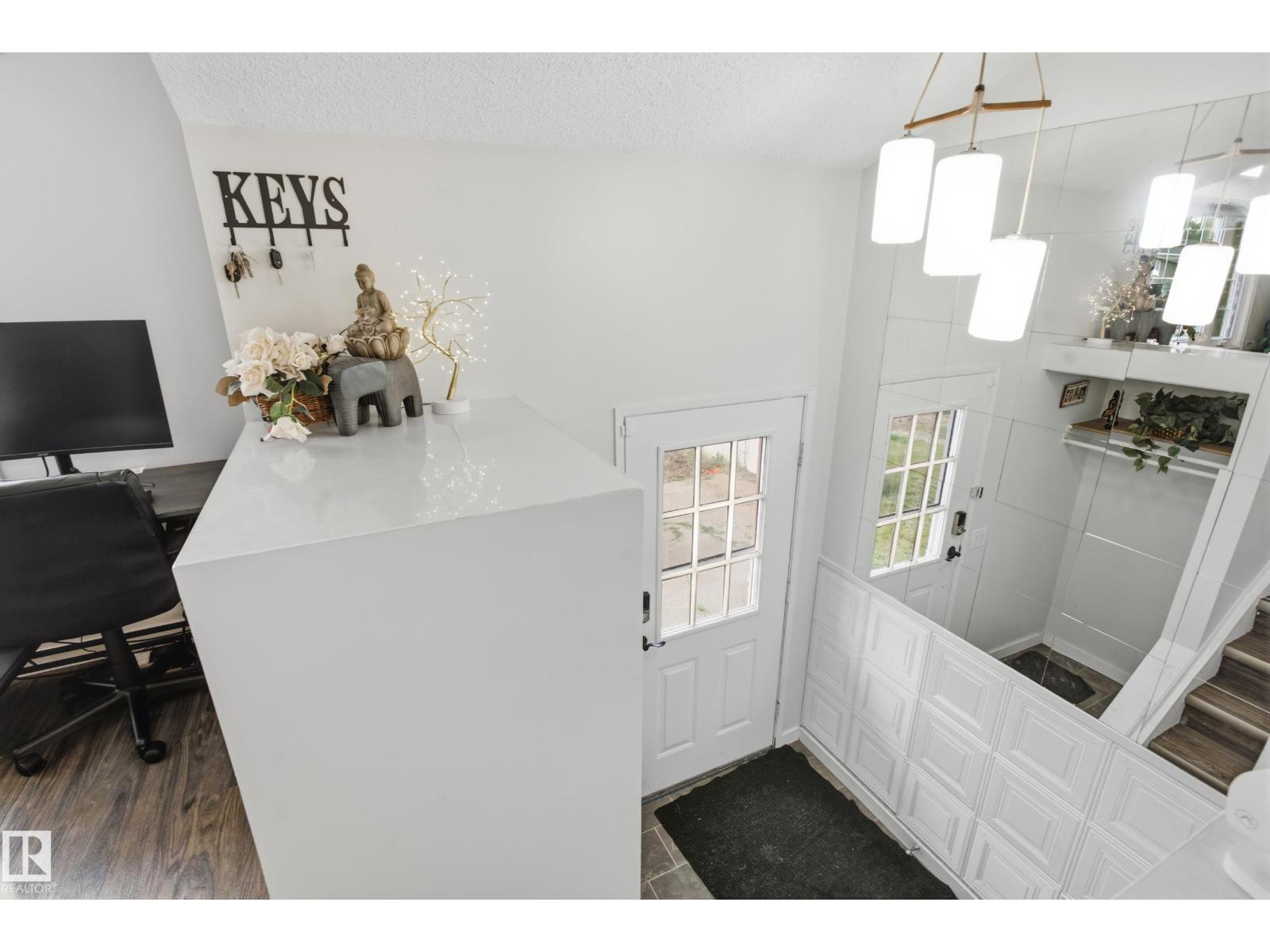 5303 21 AV NW - 23