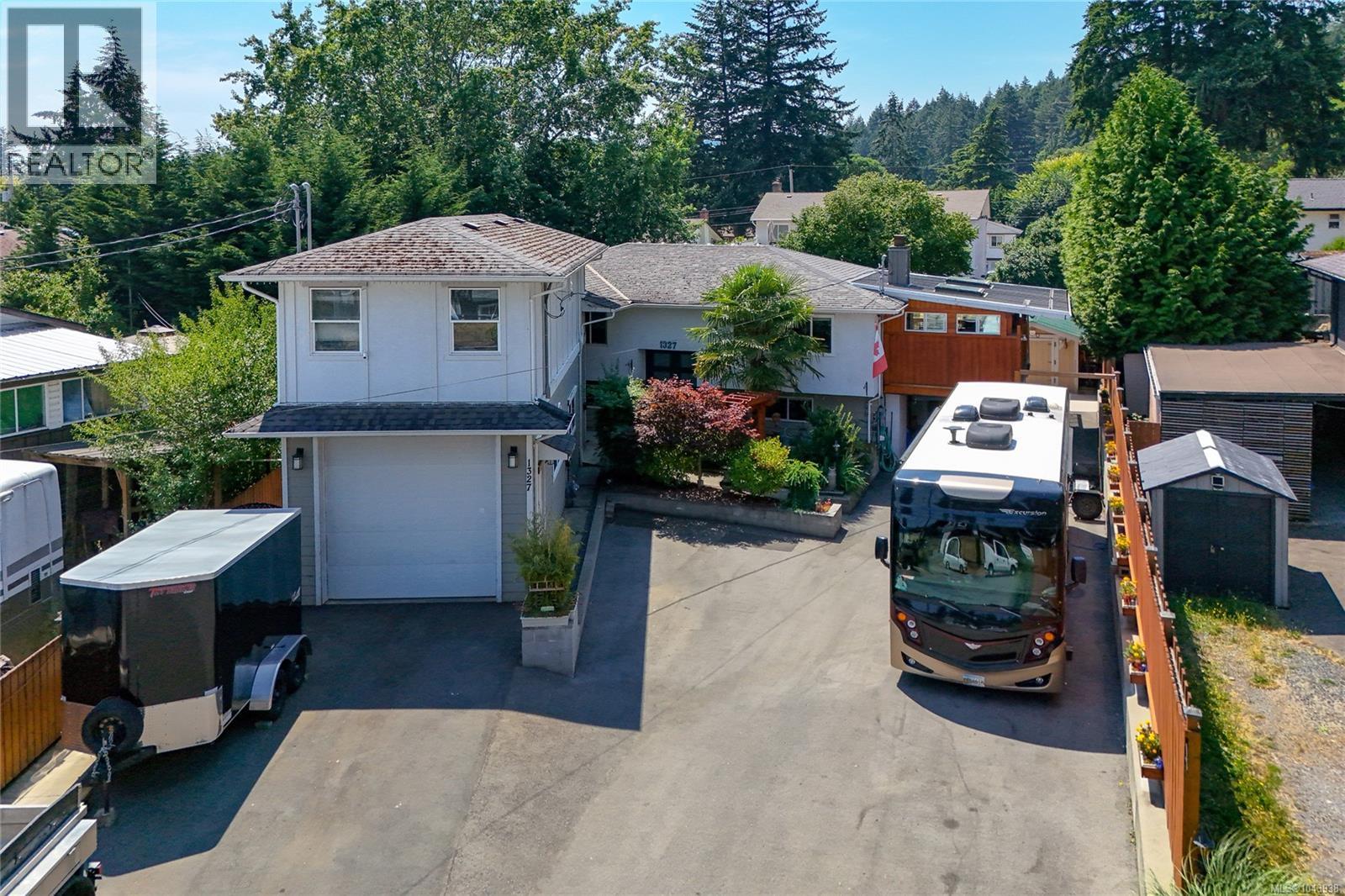 1327 Justine Pl - 1