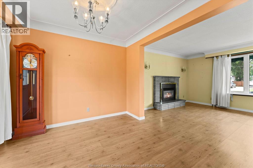 1025 ESDRAS AVENUE - 11