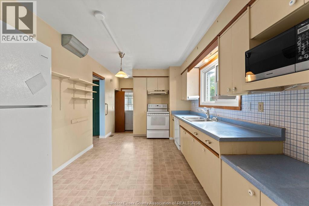 1025 ESDRAS AVENUE - 12