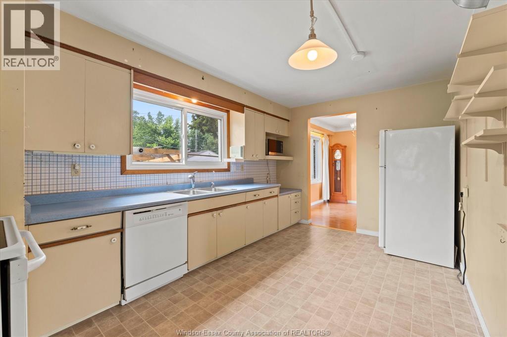 1025 ESDRAS AVENUE - 13