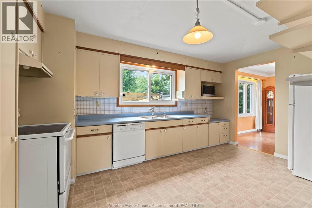 1025 ESDRAS AVENUE - 14