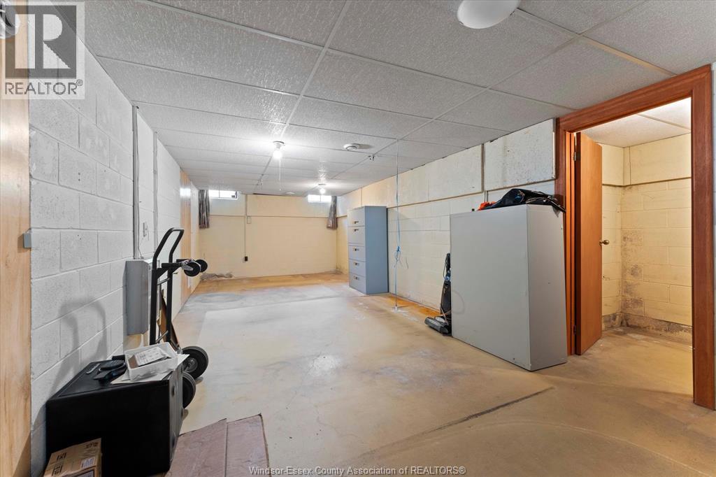 1025 ESDRAS AVENUE - 23