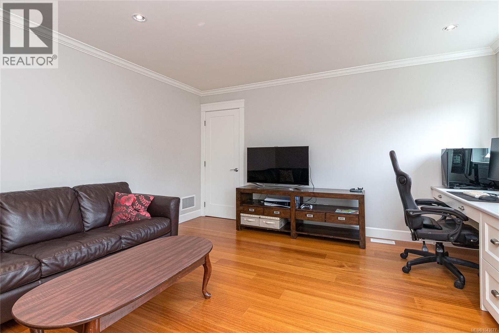 1110 Newport Ave - 18
