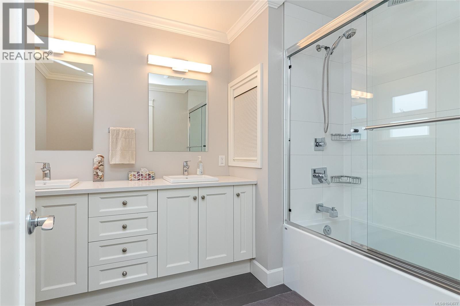1110 Newport Ave - 31
