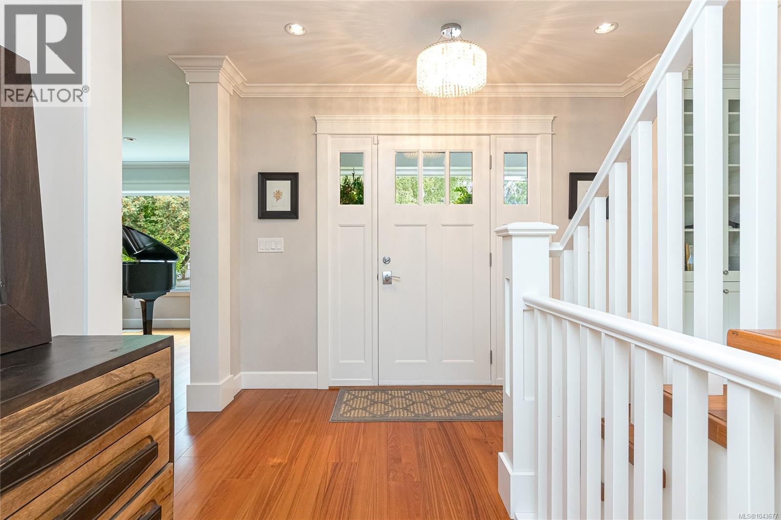 1110 Newport Ave - 4