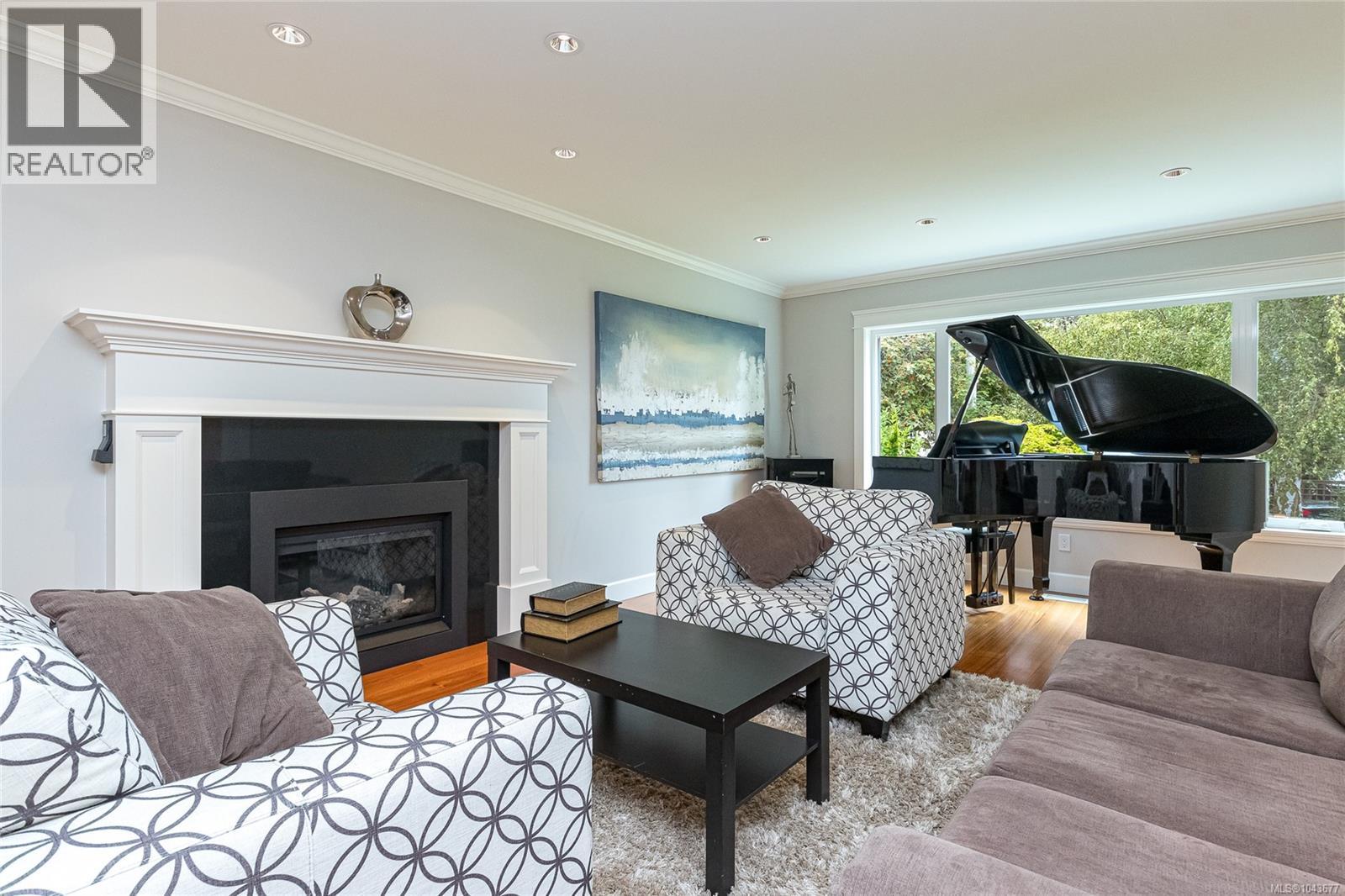 1110 Newport Ave - 6