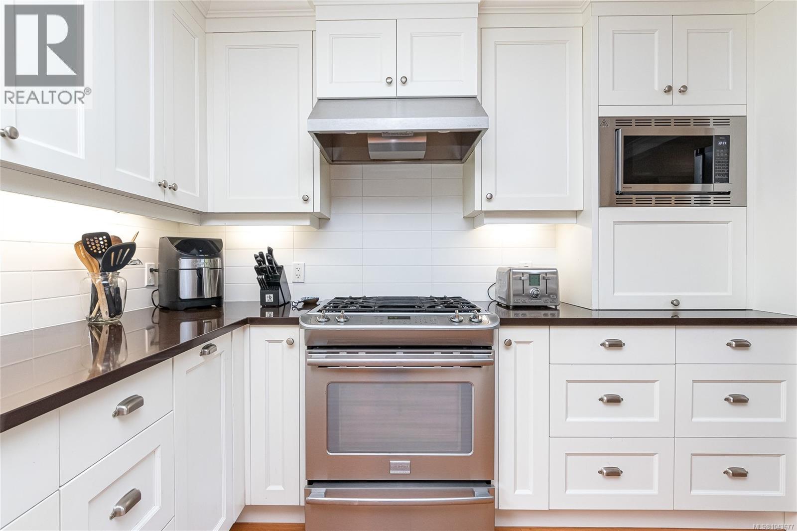 1110 Newport Ave - 9