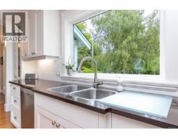 Patio - 1110 Newport Ave, Oak Bay, BC V8S5E4 Photo 10