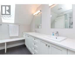 1110 Newport Ave, Oak Bay, BC V8S5E4 Photo 28