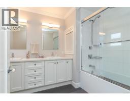 1110 Newport Ave, Oak Bay, BC V8S5E4 Photo 31