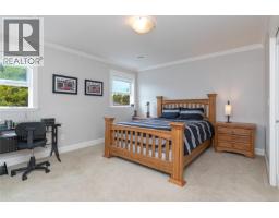 1110 Newport Ave, Oak Bay, BC V8S5E4 Photo 33