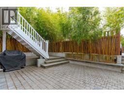 1110 Newport Ave, Oak Bay, BC V8S5E4 Photo 37