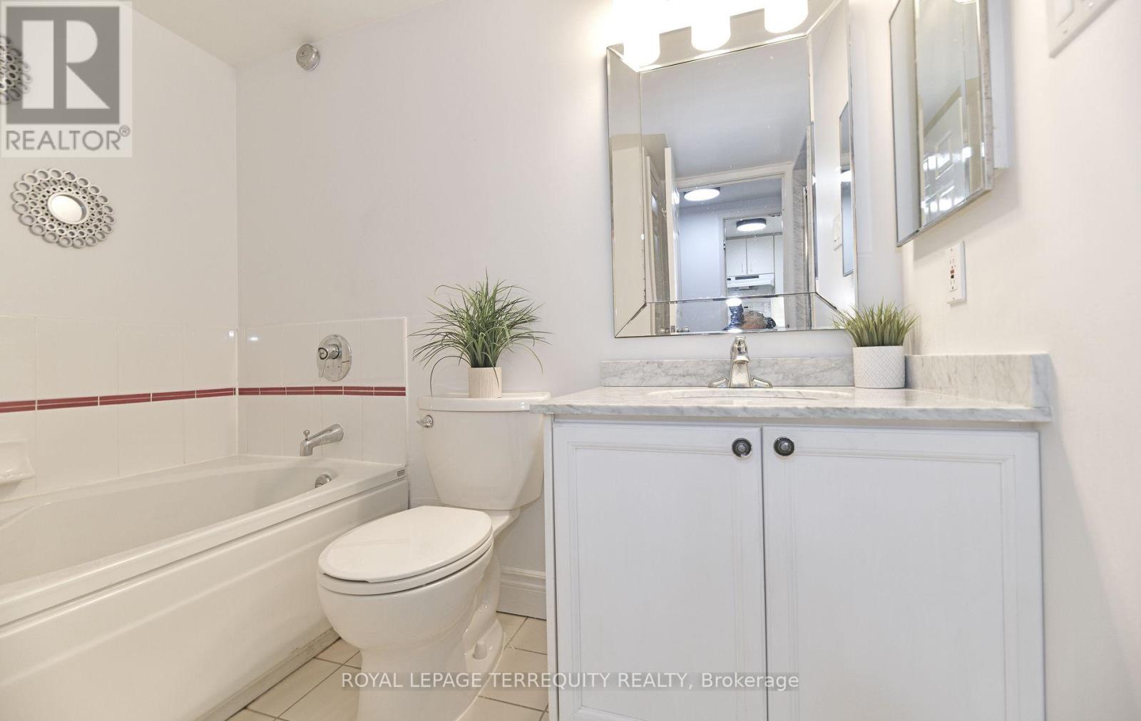 #1113 711 BAY STREET - 14