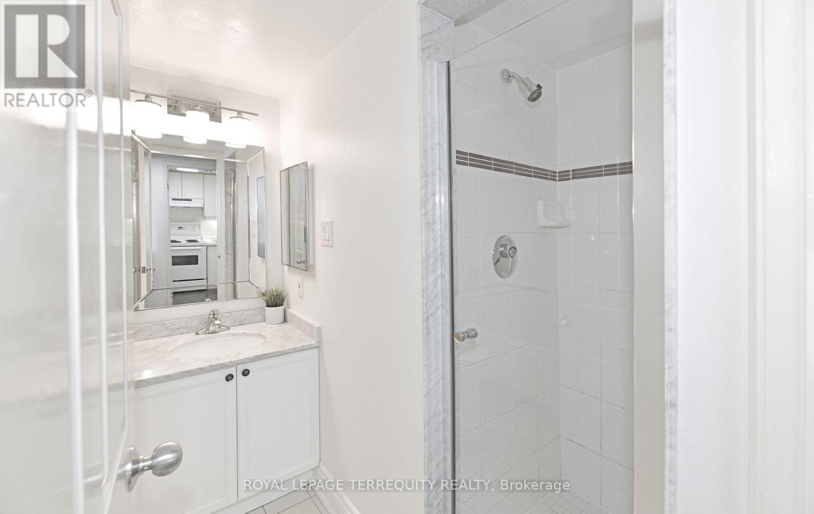 #1113 711 BAY STREET - 15