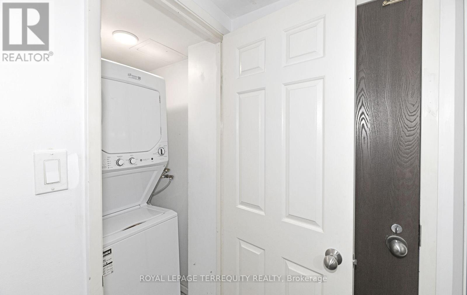 #1113 711 BAY STREET - 16