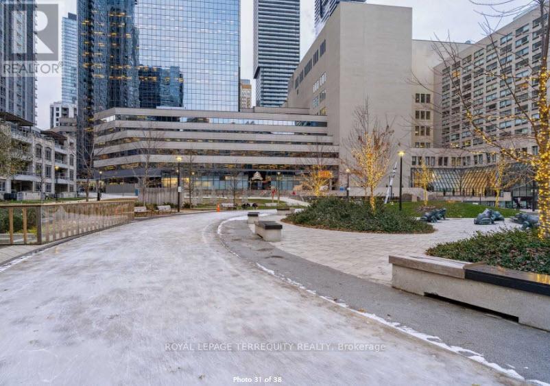 #1113 711 BAY STREET - 18