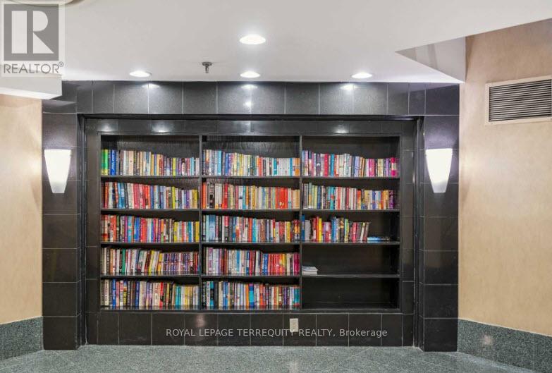 #1113 711 BAY STREET - 20