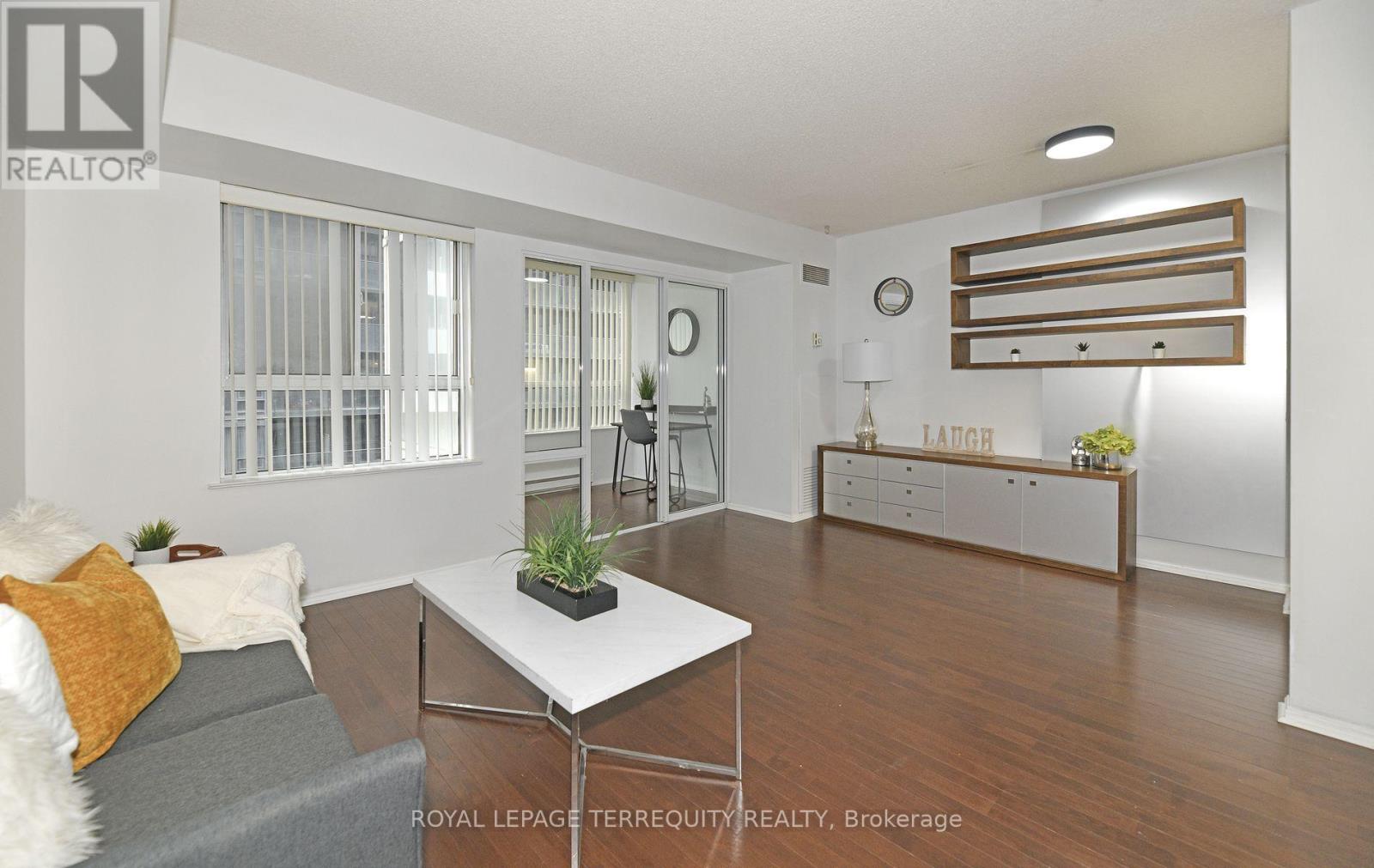 #1113 711 BAY STREET - 5