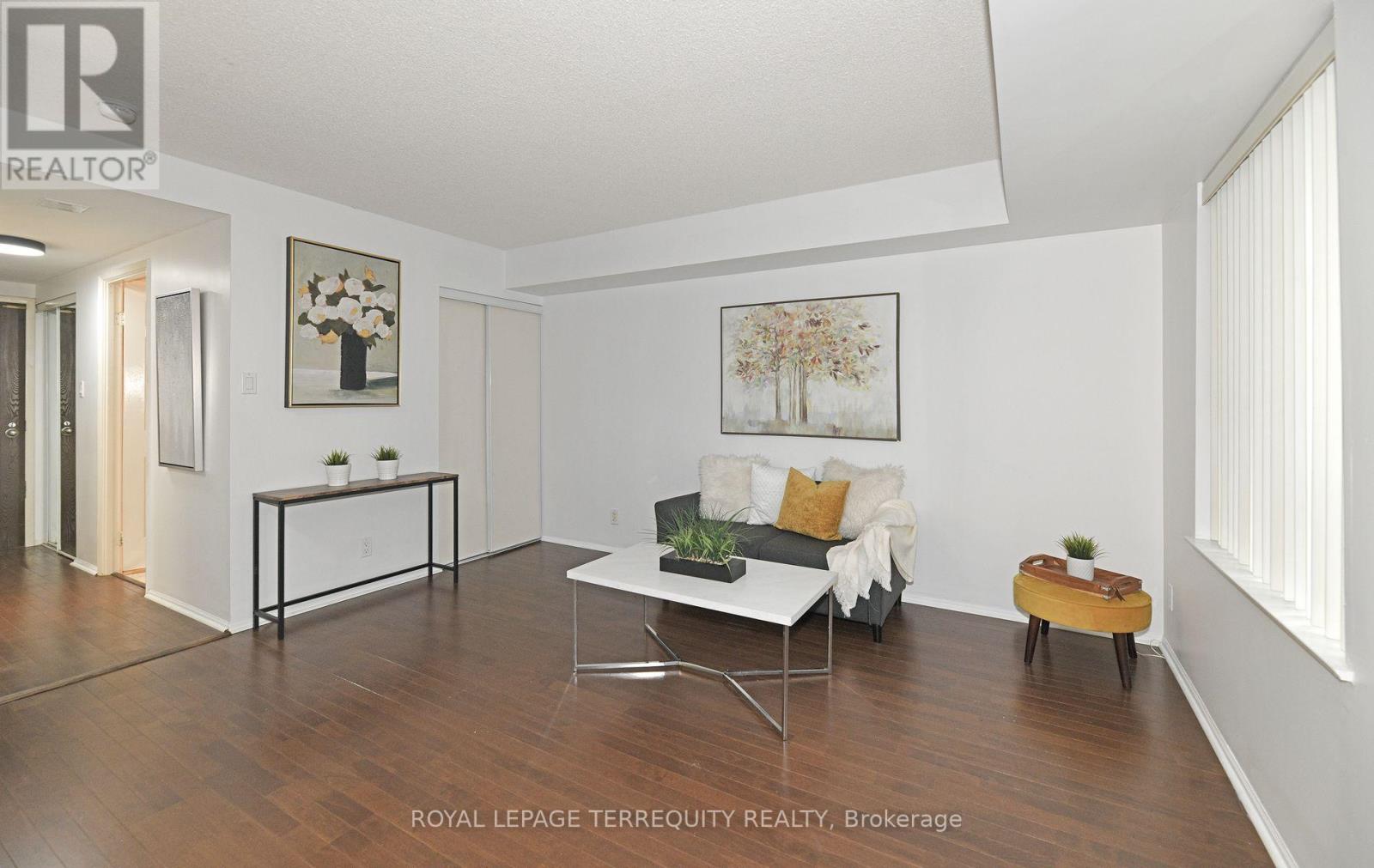 #1113 711 BAY STREET - 7