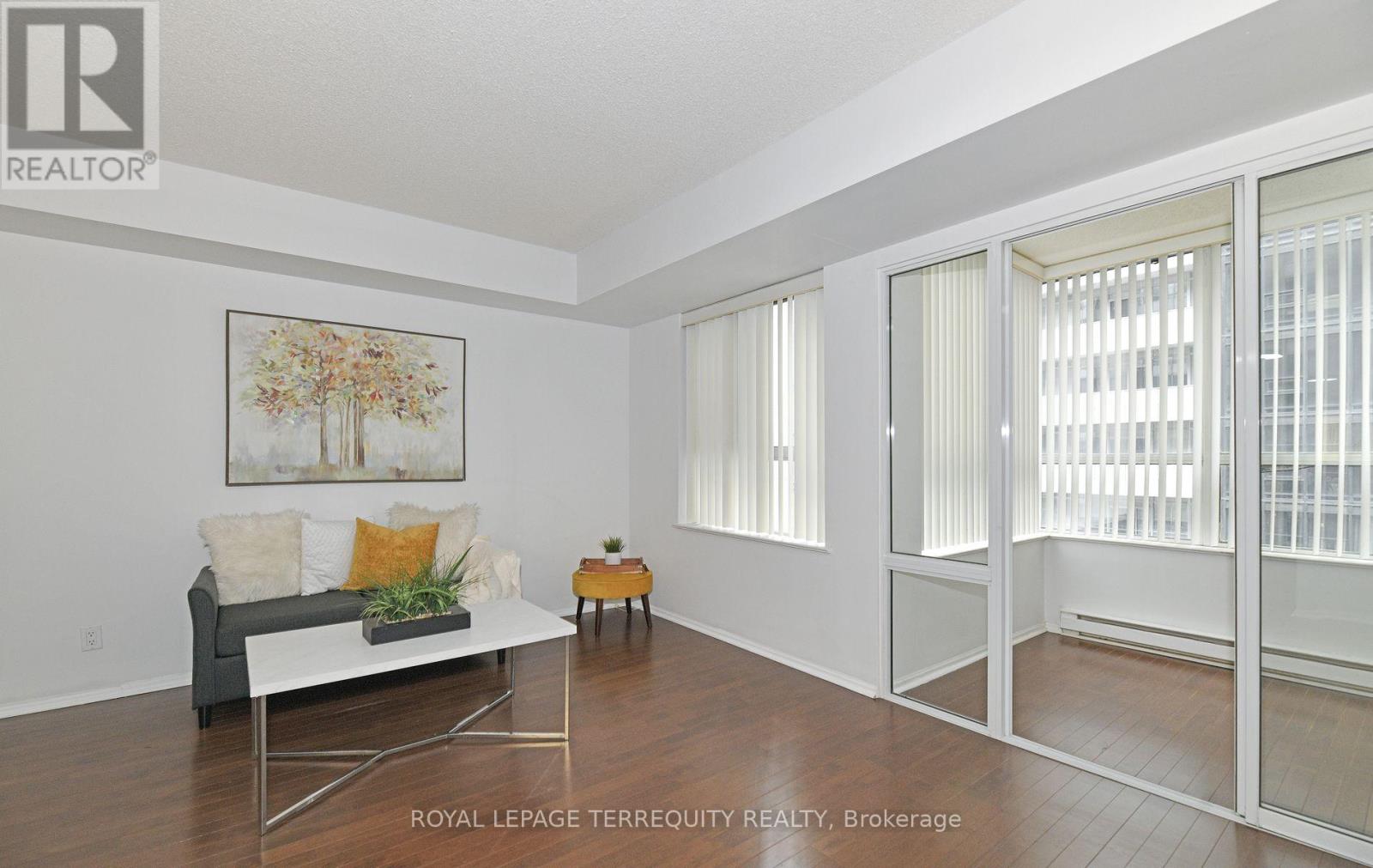 #1113 711 BAY STREET - 8