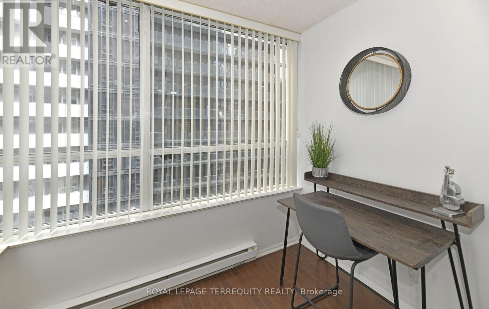 #1113 711 BAY STREET - 9