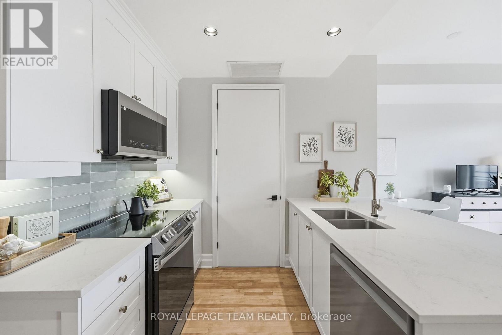 #301 330 LORETTA AVENUE S - 12