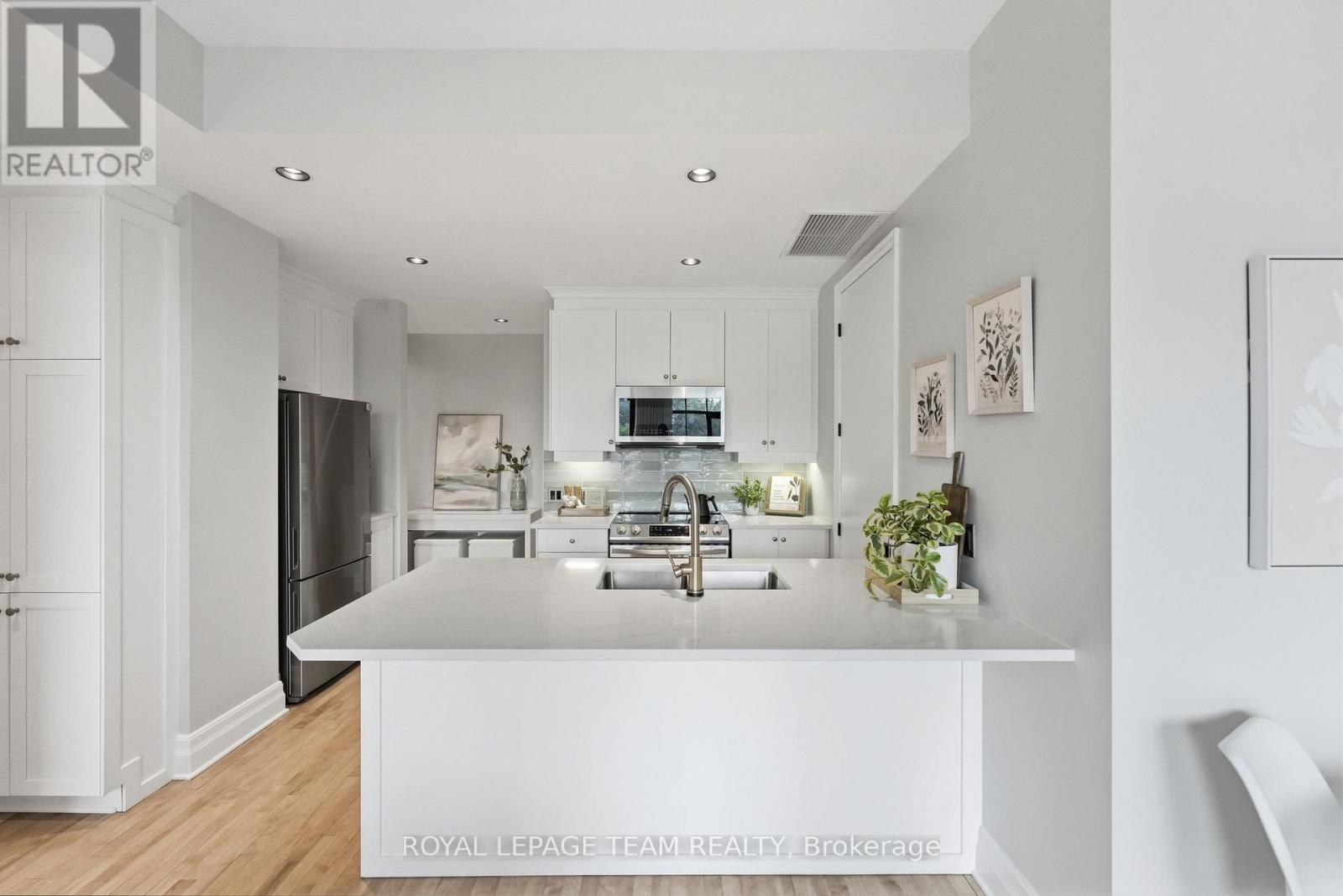#301 330 LORETTA AVENUE S - 10