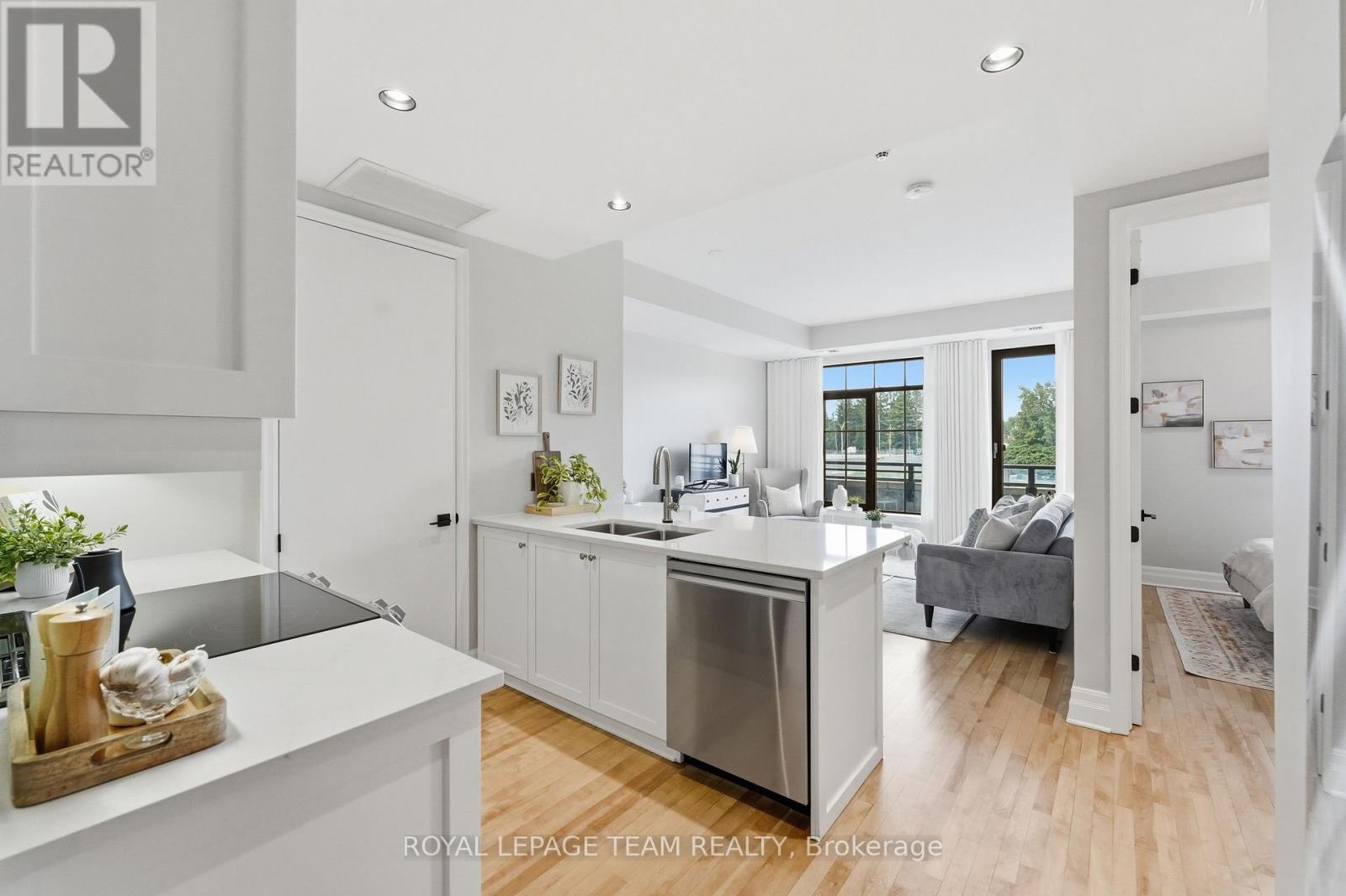 #301 330 LORETTA AVENUE S - 2