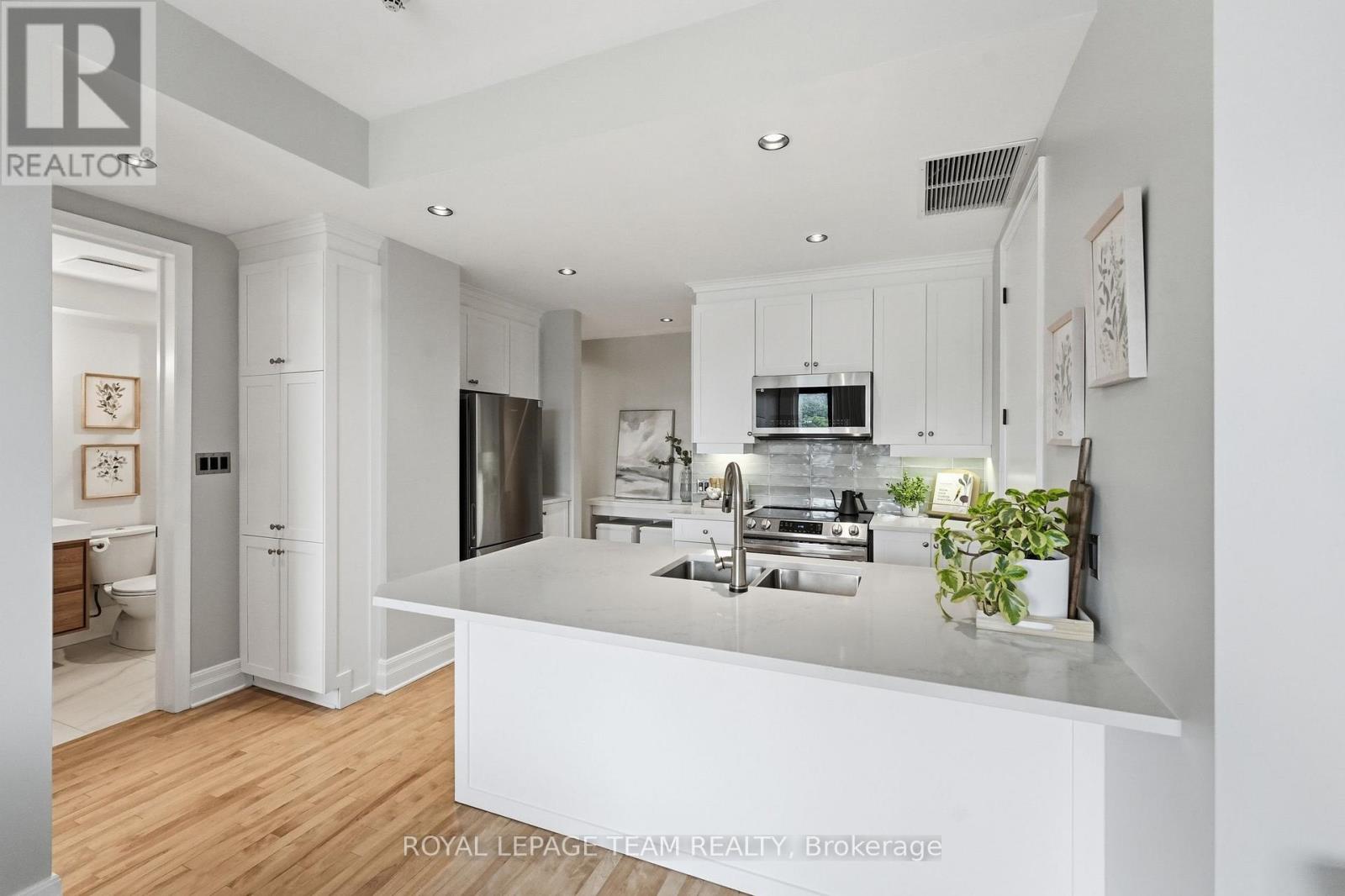 #301 330 LORETTA AVENUE S - 11