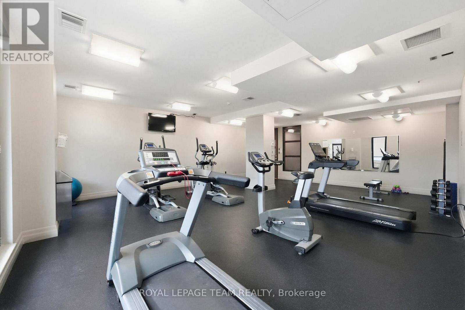 #301 330 LORETTA AVENUE S - 27